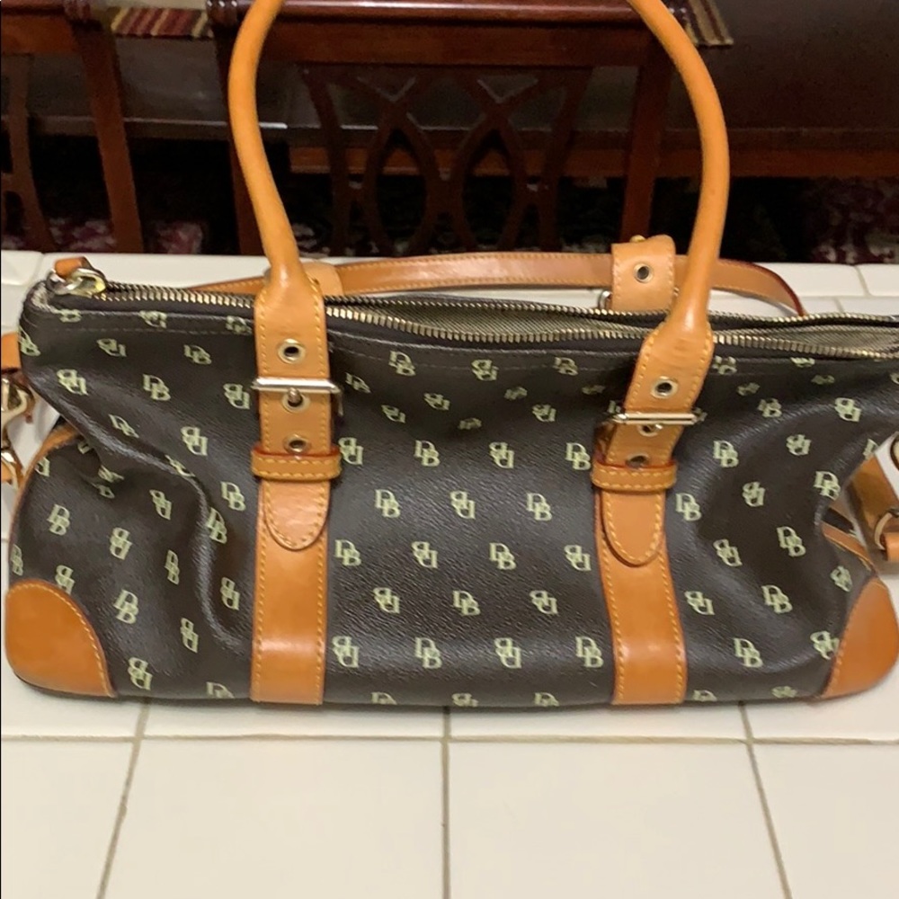 Dooney &Bourke classic handbag